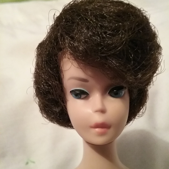 1959 Brunette Bubble Cut Barbie - Picture 9 of 13
